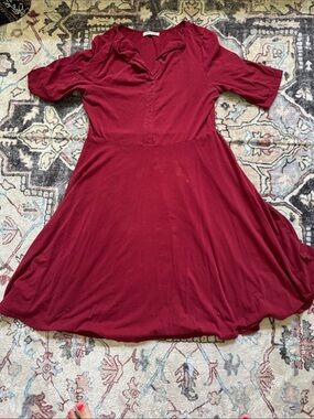 Midi V-Neck Short Sleeve Dress in Burgundy